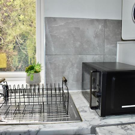 Luxury 2 Bedroom Apartment, Parking, Few Minutes Walk From Wembley Stadium Londres Exterior foto
