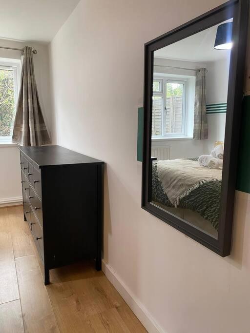 Luxury 2 Bedroom Apartment, Parking, Few Minutes Walk From Wembley Stadium Londres Exterior foto