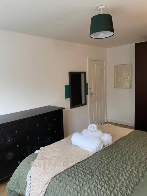Luxury 2 Bedroom Apartment, Parking, Few Minutes Walk From Wembley Stadium Londres Exterior foto